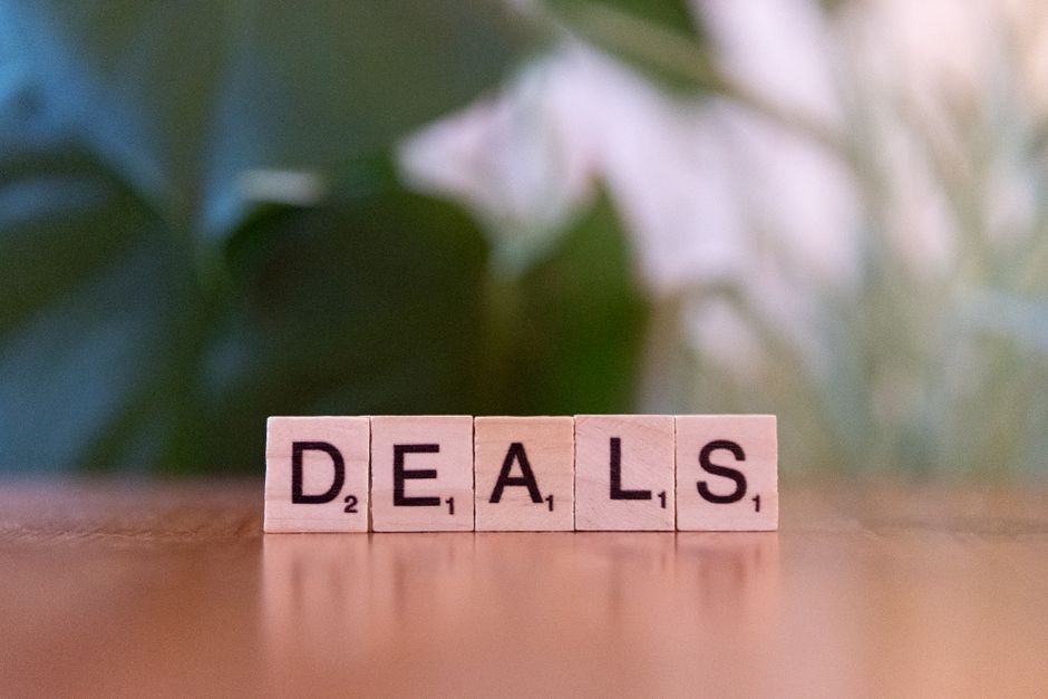 Best Software Deals in 2026: Where to Find Real Discounts (AppSumo, Annual Billing & More)